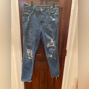 Distressed Jeans 💙